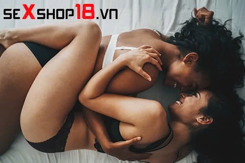 Bật mí 5 tư thế quan hệ les đưa cả 2 lên đỉnh thăng hoa 1 Tư thế quan hệ les thăng hoa