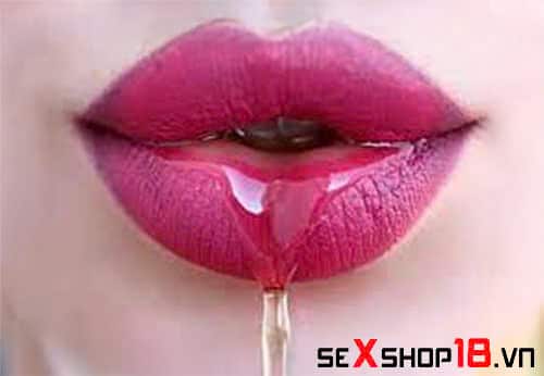 Khi quan hệ lấy nước bọt làm chất bôi trơn có được không? 4 Quan hệ lấy nước bọt làm chất bôi trơn có được không?