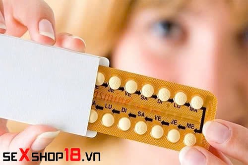 Nữ giới 18 tuổi uống thuốc tránh thai có sao không? Giải đáp chi tiết 1 Thuốc tránh thai là gì và Nữ giới 18 tuổi uống thuốc tránh thai có sao không