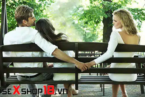 Yêu nhiều người cùng lúc gọi là gì? Nên hay không nên? 3 Trong chuyện tình cảm Yêu nhiều người cùng lúc gọi là gì?