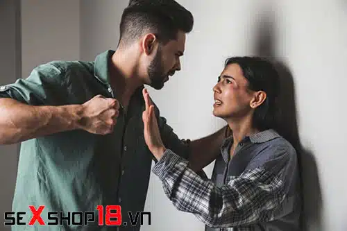 Gia trưởng là gì? 8 Đặc điểm nhận biết đàn ông gia trưởng 4 người gia trưởng là gì