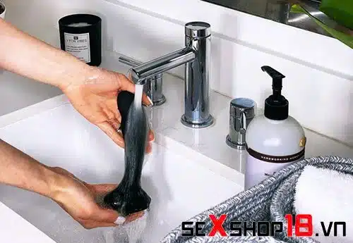 Cách bảo quản và vệ sinh combo sextoy đúng quy trình 3 Vệ sinh combo sextoy đúng cách
