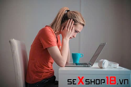 Cybersex là gì? Rủi ro khôn lường khi tham gia tình dục ảo 4 tác hại khi tham gia cybersex là gì