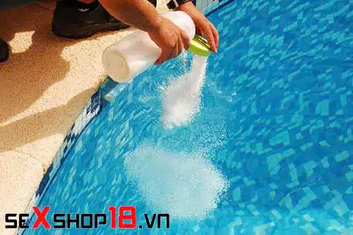 Con trai xuất tinh khi đi bơi có thể mang thai không? Sự thật khoa học 3 Con trai xuất tinh khi đi bơi có thể mang thai không khi trong hồ có hóa chất clo