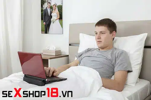 Vì Sao Đàn Ông Có Vợ Vẫn Thủ Dâm? Góc Nhìn Tâm Lý Và Sức Khỏe 1 Vì sao đàn ông có vợ vẫn thủ dâm để giải tỏa nhu cầu